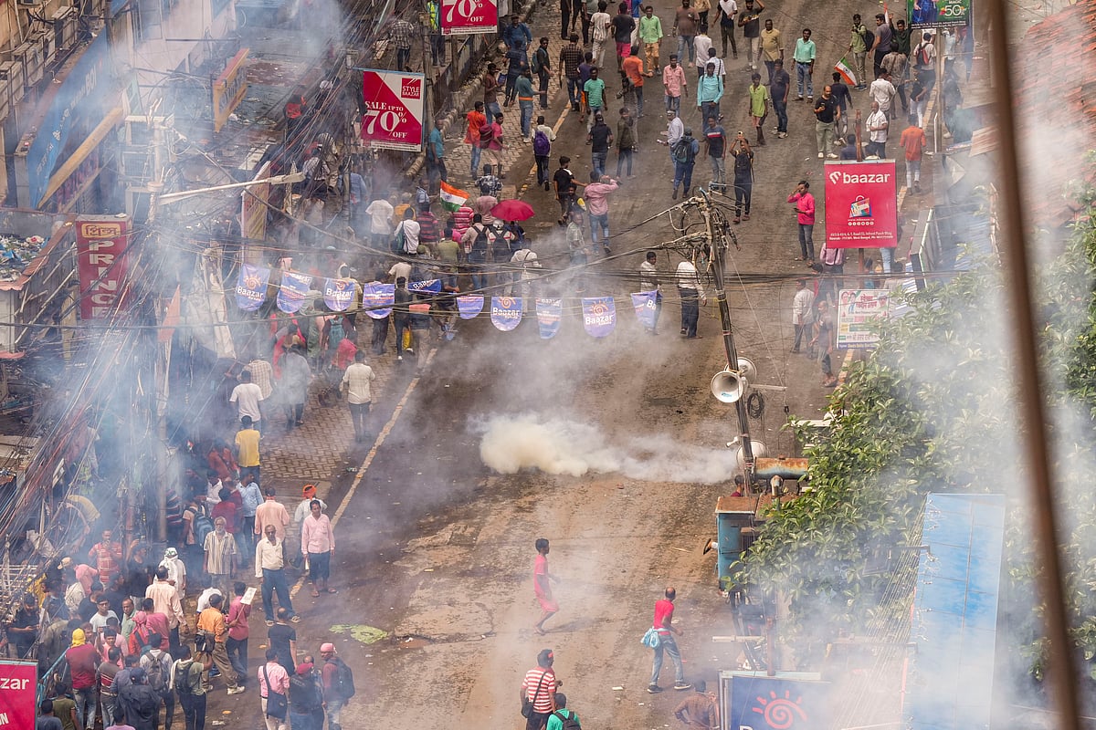 Police use teargas shells to disperse students who were marching from Howrah Maidan towards the state secretariat in protest against the RG Kar Medical College and Hospital incident, in Howrah, Tuesday, Aug. 27, 2024 - PTI